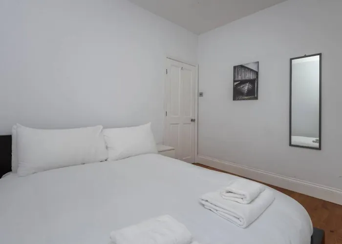 Ground Floor Apartment - Private Garden