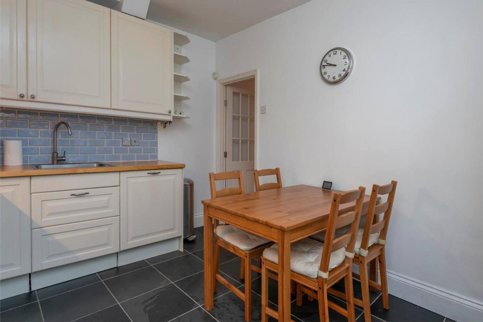 Apartment Ground Floor - Private Garden London