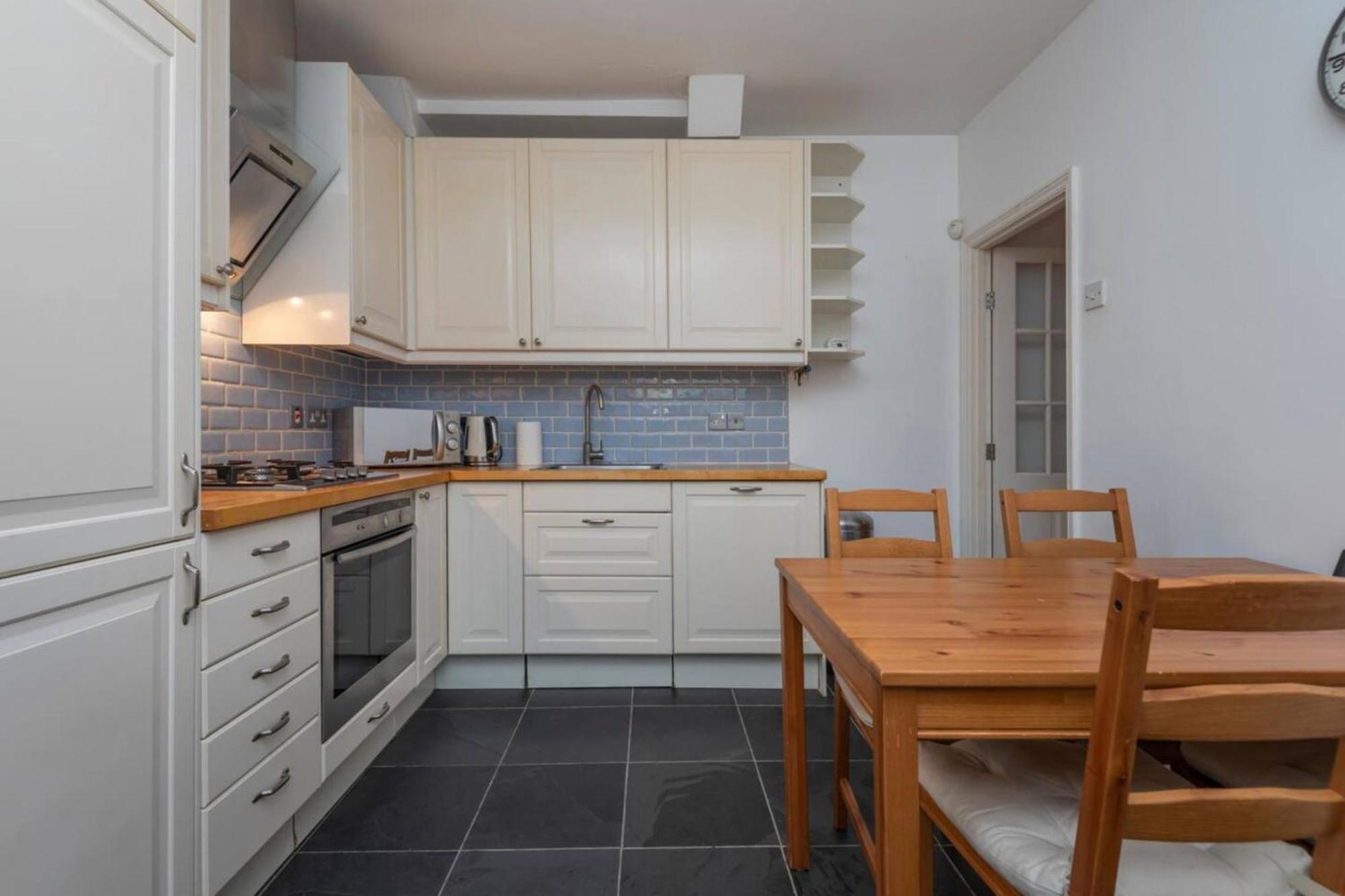 Ground Floor - Private Garden * London
