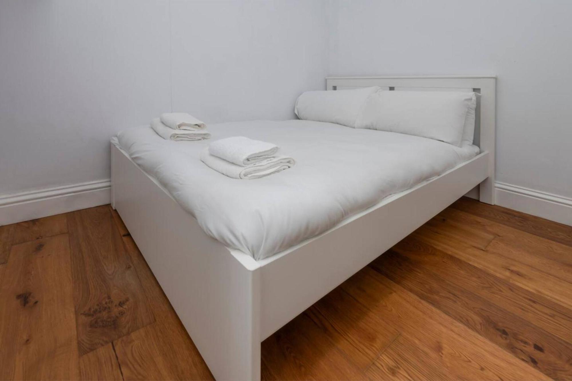 Ground Floor - Private Garden * London