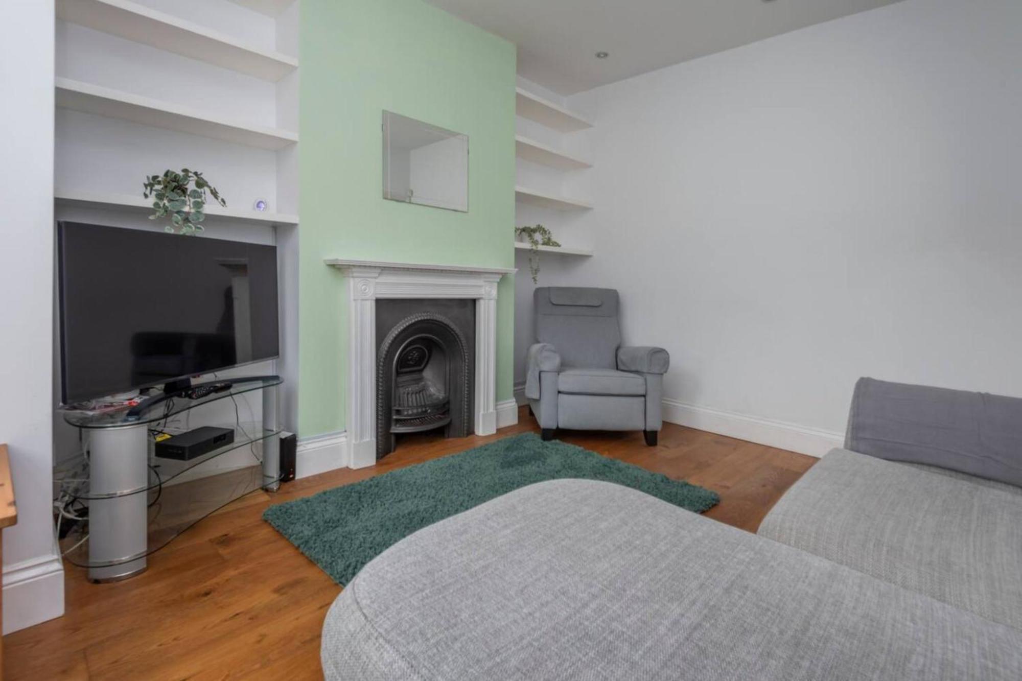 Ground Floor - Private Garden Apartment *
